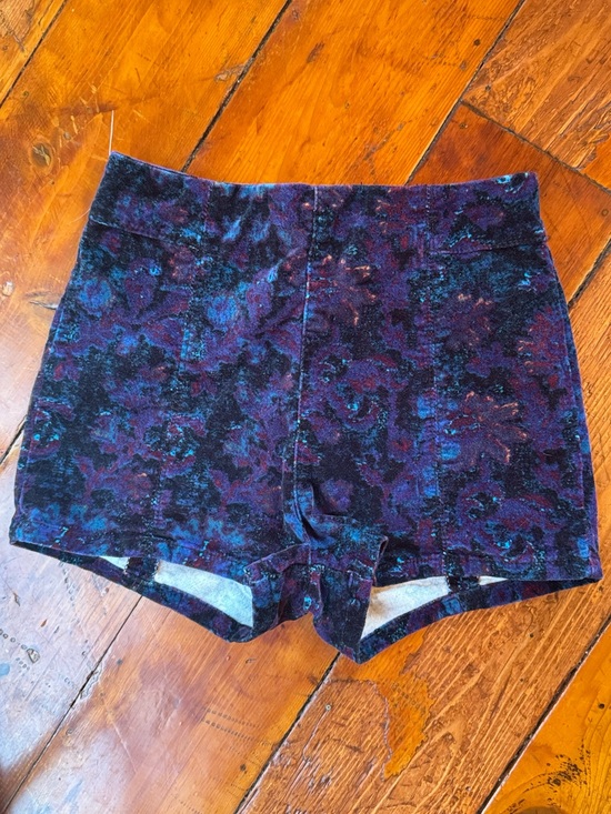 Kimchi Blue Pants - Kimchi Blue Velvet Floral Abstract High-Waist Women's Shorts - Deep Purple/Blue
